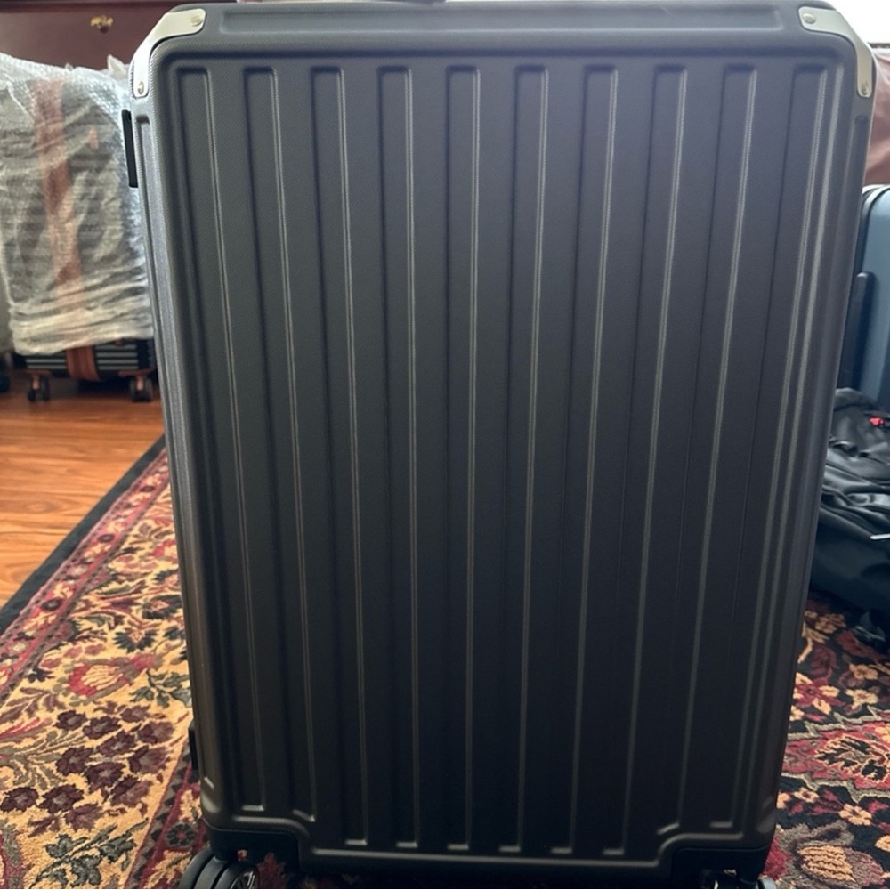 New Luggage X zipper less luggage, beat, spinner, wheels, poly carbonate, alumin